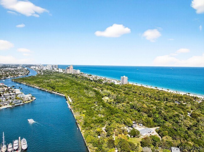 Foto del edificio - 2555 NE 11th St