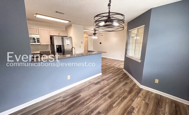 Building Photo - 1 Bed/1 Bath Condo with Modern Amenities / Pet-Friendly / Vouchers Accepted / Available Now!