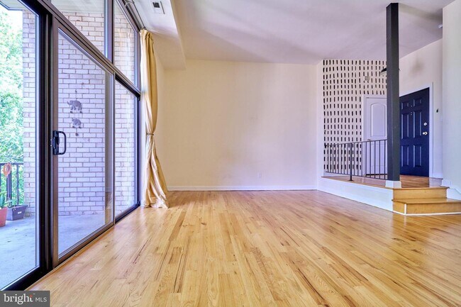 Building Photo - 10851 Amherst Ave