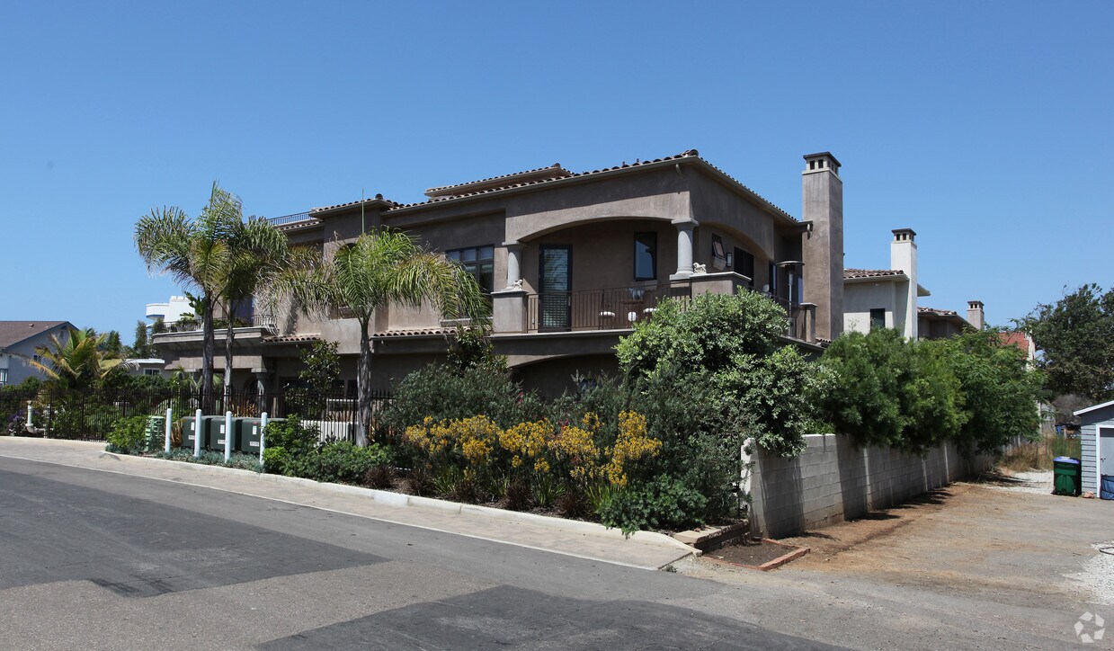 Building Photo - Crescent Del Sol Estates