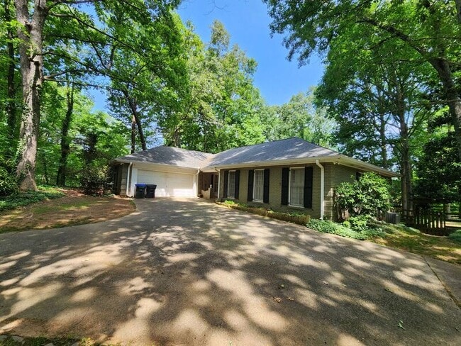 Building Photo - 1480 Ridgefield Dr