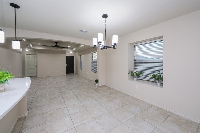 Building Photo - 704 Mercado Ln