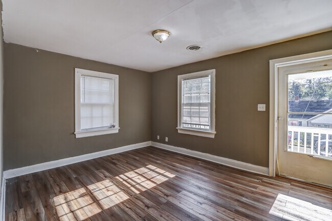 Sala de estar - 2021 Rose Ln