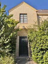 Building Photo - 2646 Persa St