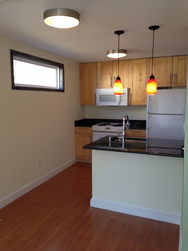 Foto del edificio - 703 E Whitaker Mill Rd