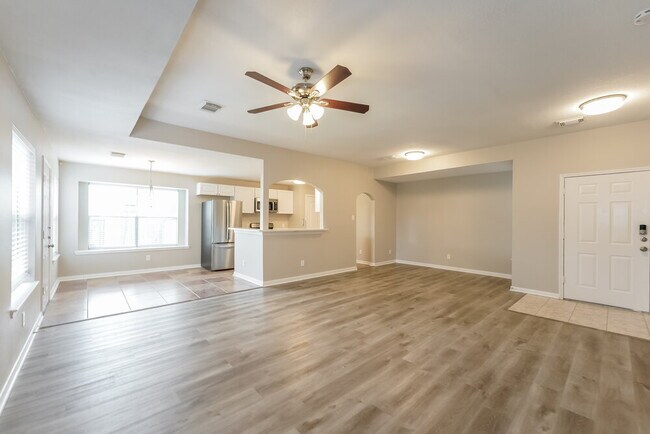 Foto del edificio - 5103 Santrey Dr