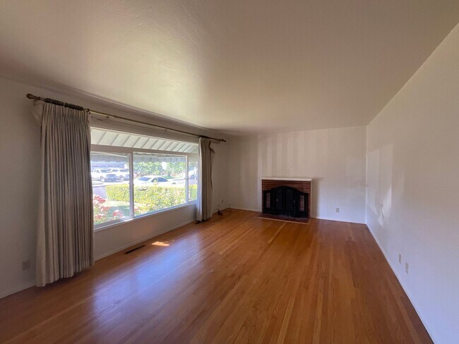 Building Photo - 1049 Via Enrico, San Lorenzo, CA 94580