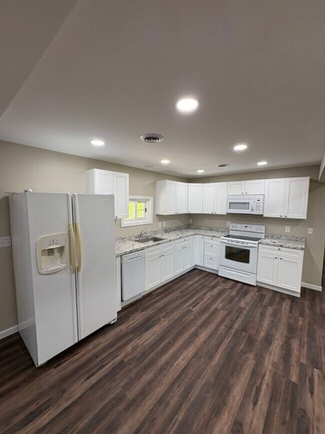 Foto del edificio - 844 Bales Rd