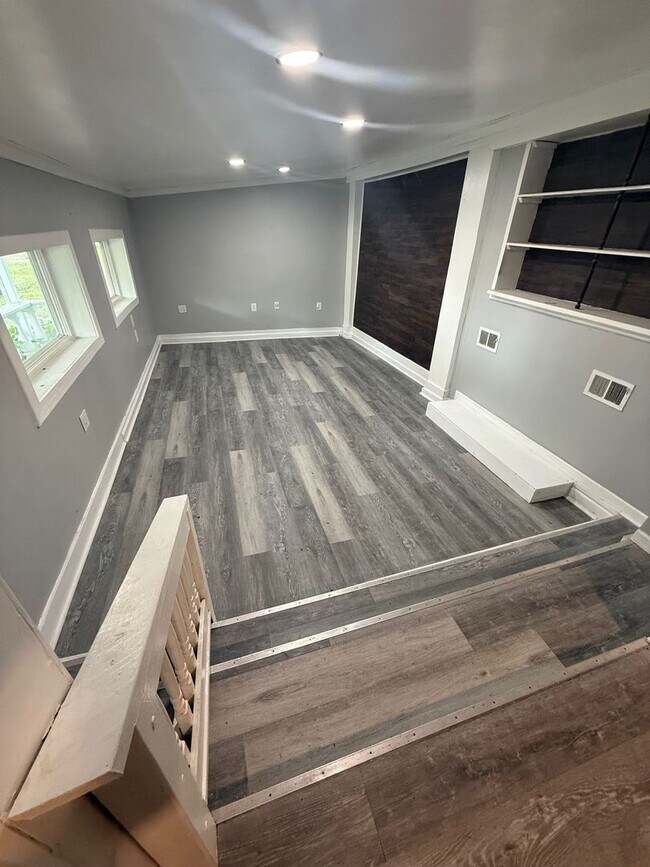 Building Photo - 4 Bedroom Home on an ACRE of land
