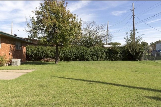 Building Photo - 3804 NW Ferris Ave