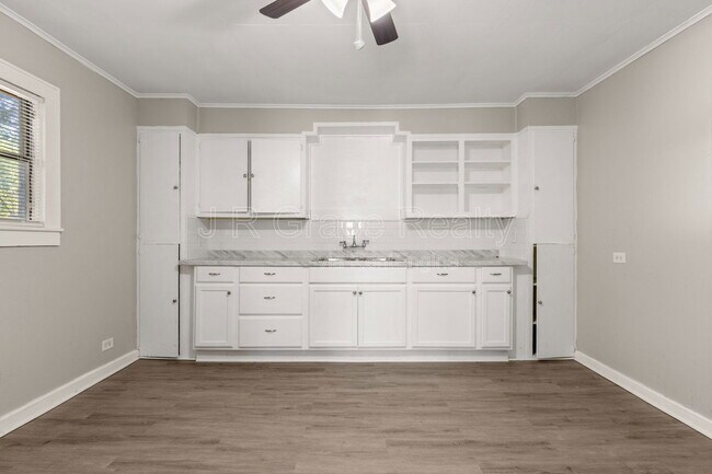 Building Photo - 1801 Reuter Ave