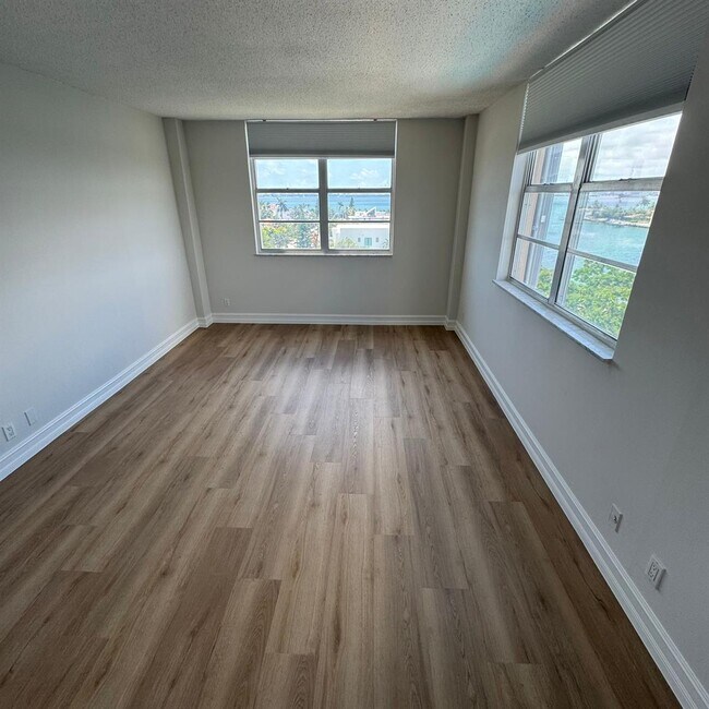 Foto del edificio - 1455 N Treasure Dr