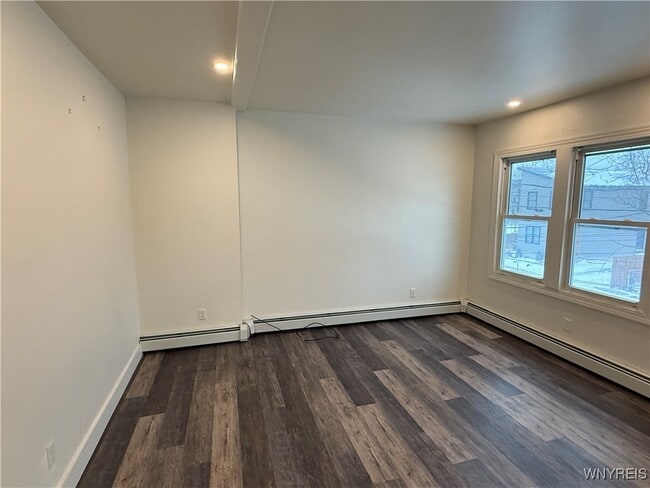 Building Photo - 193 Vermont St