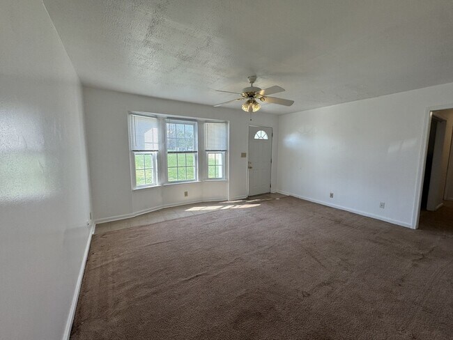 Foto del edificio - 518 Bruce Jenner Dr