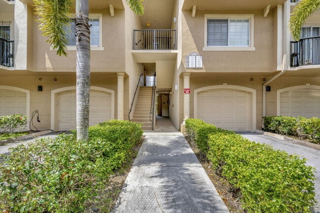 Building Photo - 600 Crestwood Ct N