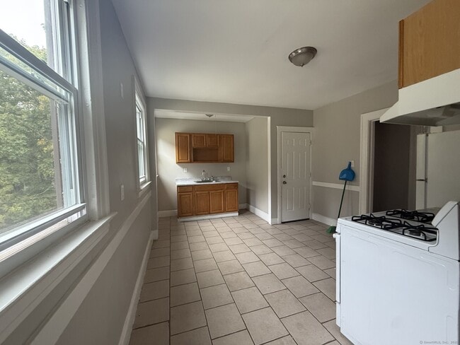 Building Photo - 80 Shepard St