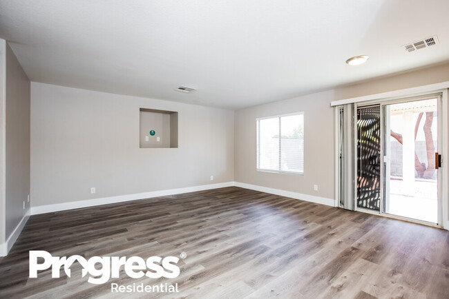 Foto del edificio - 9320 Mountain Range Ave