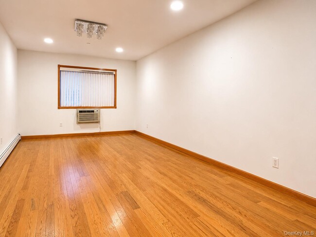 Foto del edificio - 65-44 Woodside Ave