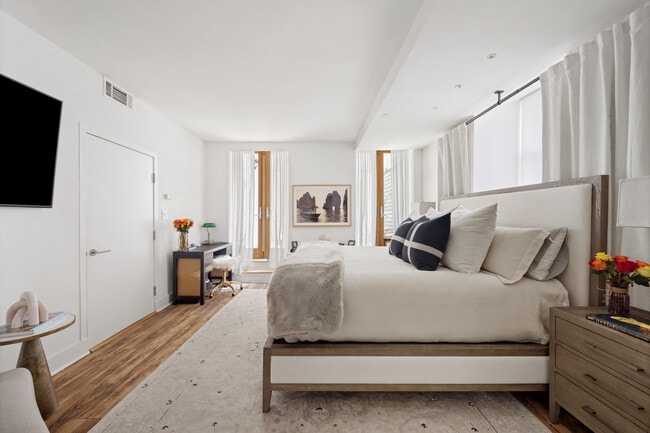 Building Photo - 122 E 25th St