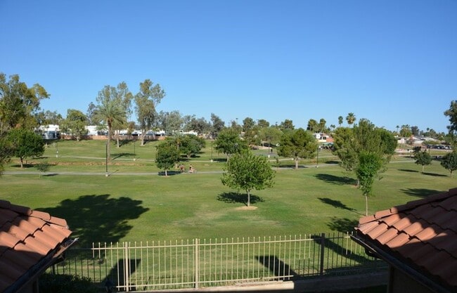 Foto del edificio - 1211 N Miller Rd