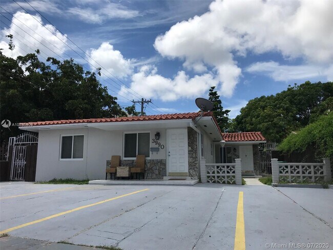 Building Photo - 3990 SW 11th St