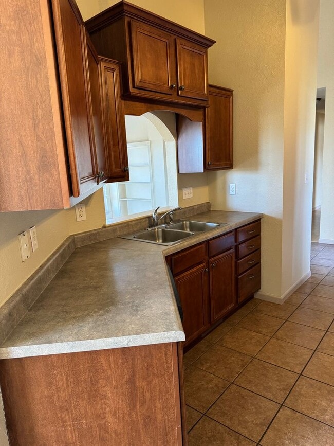 Building Photo - 403 Camel Ct