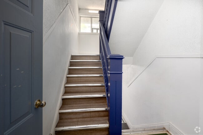 Interior Photo - 399 Dupont Street