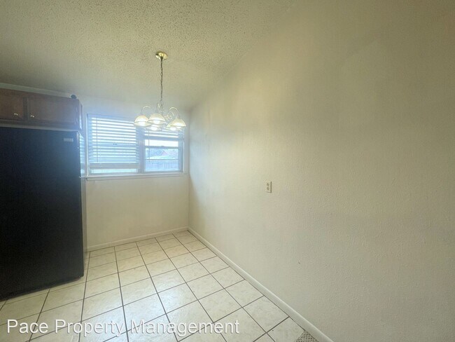 Building Photo - 3 br, 2 bath House - 1736 Walker Dr