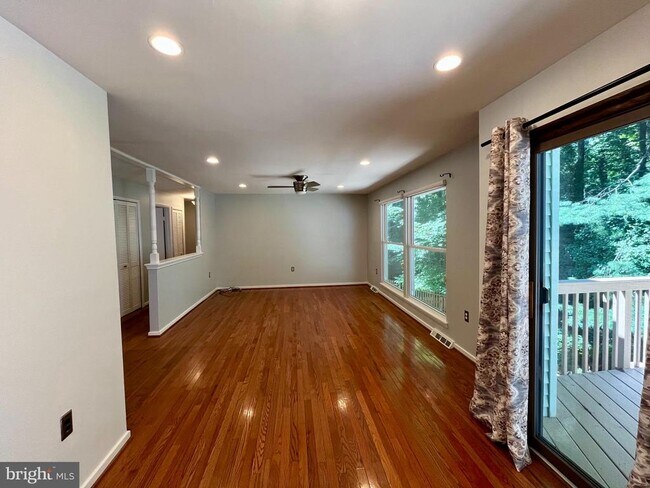 Building Photo - 11585 Red Leaf Ct