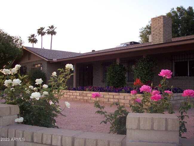 Building Photo - 4443 Vista Ave