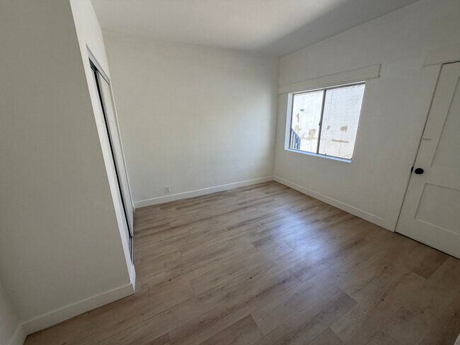 Building Photo - 2139 Venice Blvd