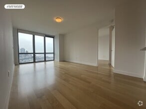 Building Photo - 606 W 57th St