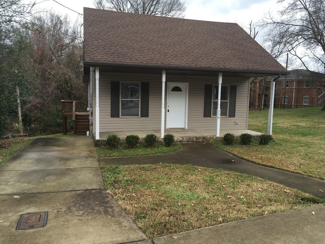 Foto principal - 3 Bedroom Home For Rent Near APSU!