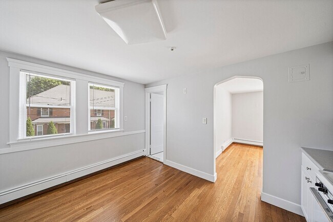 Building Photo - 14 Hartwell St