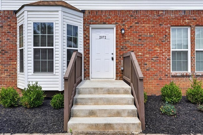 Building Photo - Pet Friendly Two Bedroom!