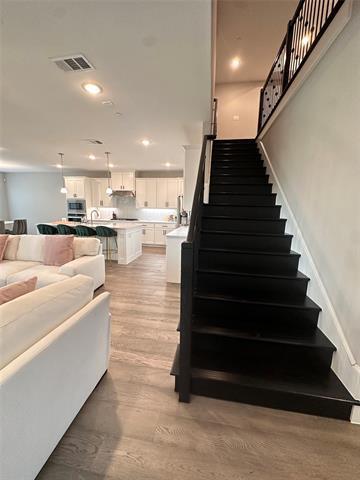 Building Photo - 601 Somerset Dr