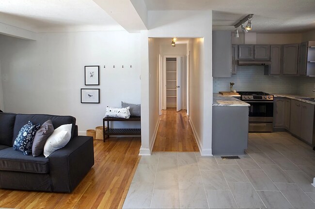 Photo du bâtiment - 19 Meadowlands Dr W