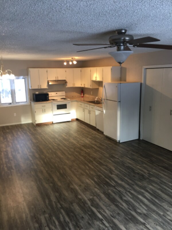 3192 S Athena Cir Unit A, North Pole, AK 99705 Room for Rent in North