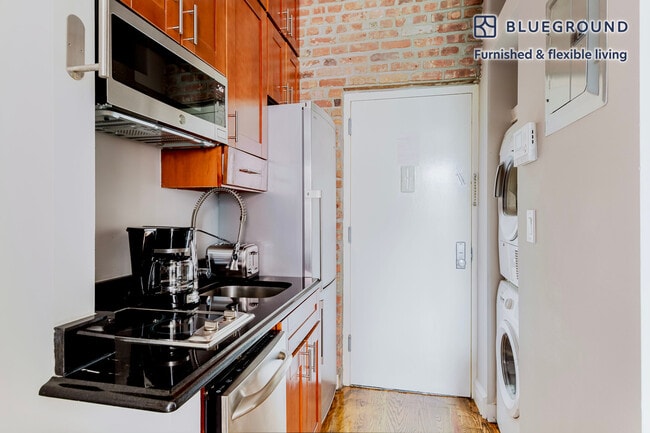 Building Photo - 234 E 14th St