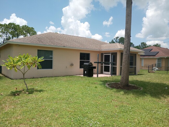 Foto del edificio - 1661 SW Salvatierra Blvd
