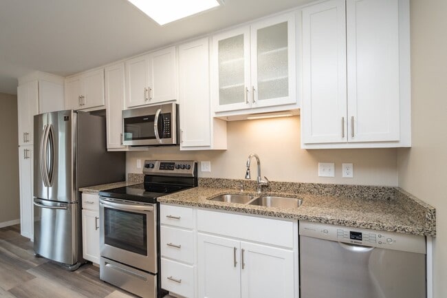 Building Photo - Woodridge Estates