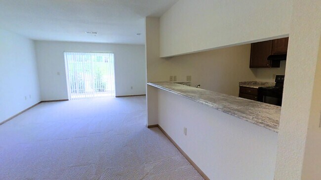 Foto del edificio - Condo Style Lower 1 Bedroom 1 Bathroom Apartment Available