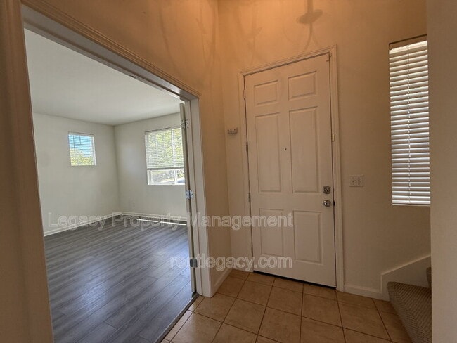 Building Photo - 1552 Bailey Dr