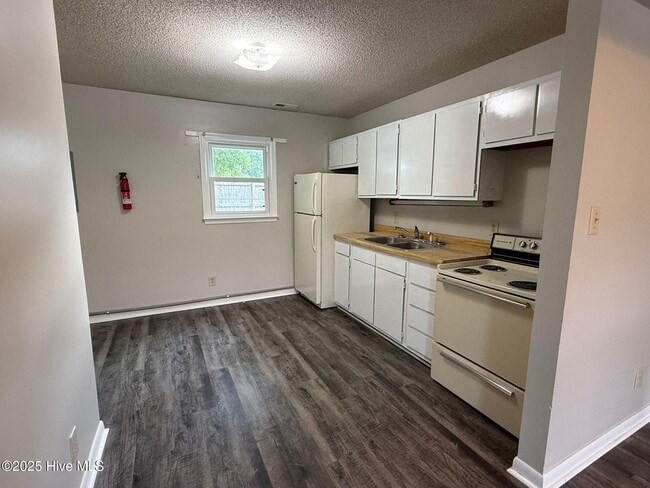 Building Photo - 2310 Indian Dr