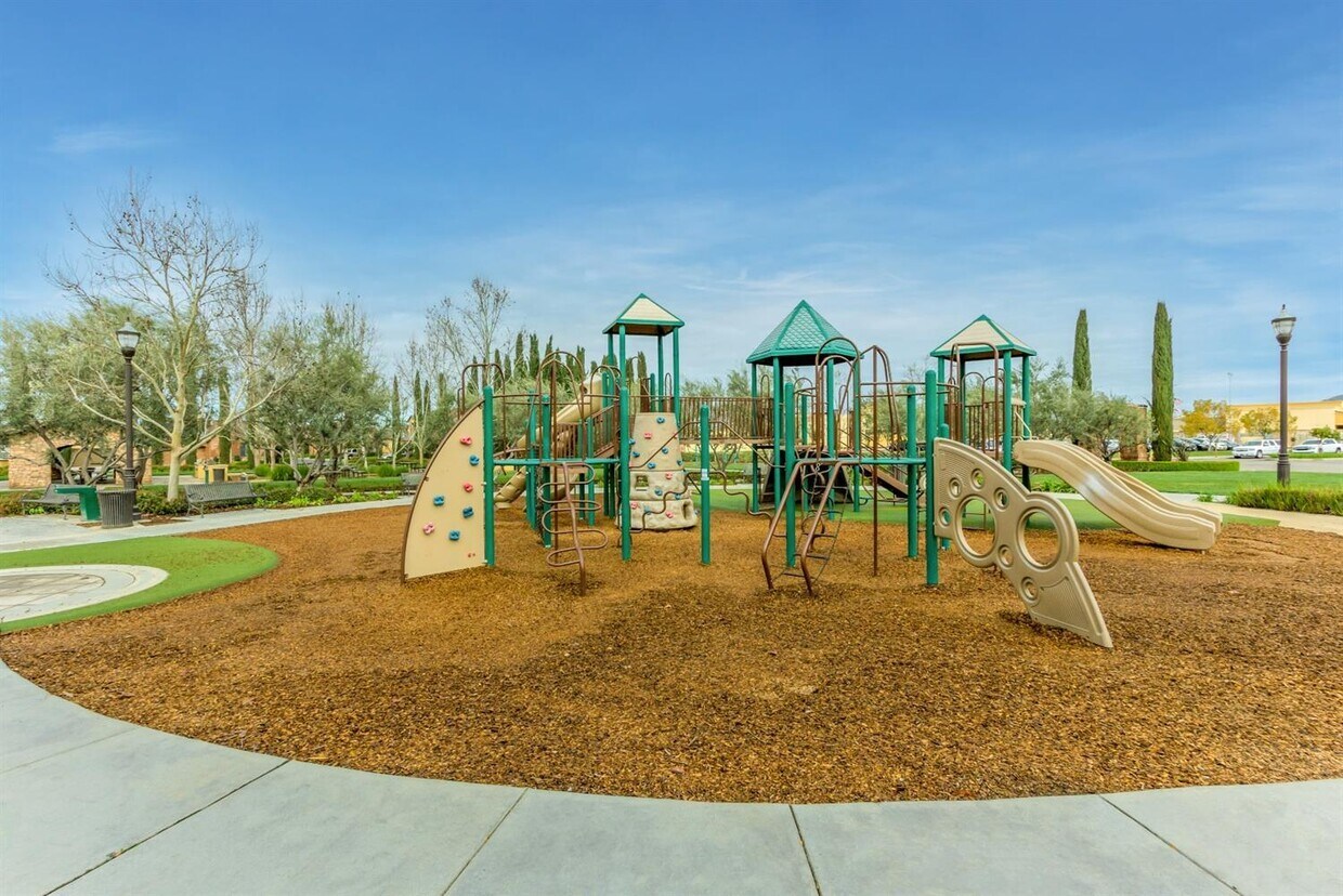 Primary Photo - 1503 N Reunion Way