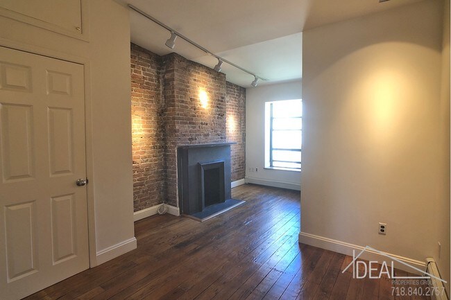 Building Photo - 667 Degraw St