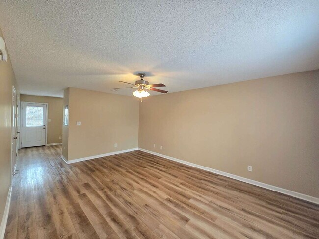 Foto del edificio - 541 D Patriot Park Court