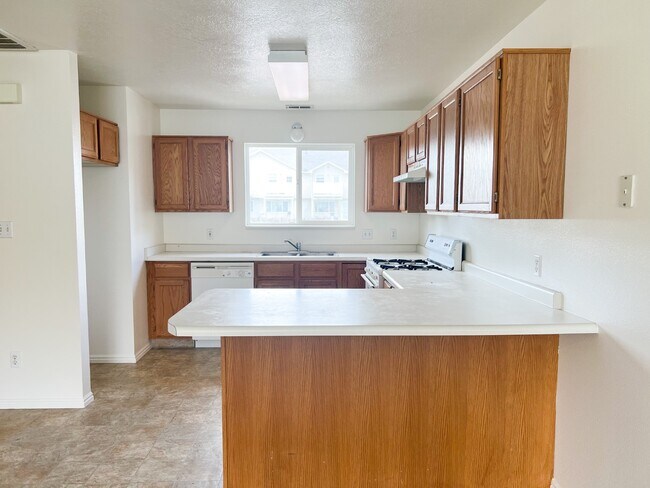 Foto del edificio - 12 Fairway Ln