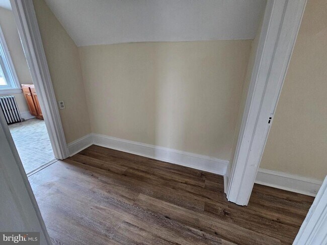 Foto del edificio - 541 E High St