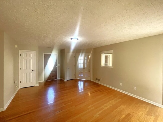 Foto del edificio - 2975 Hampton Valley Dr SE